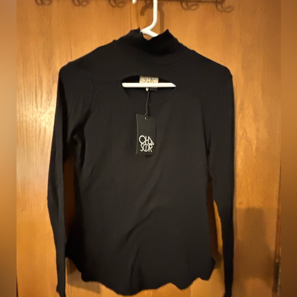 CHASER NWT Long‎ Sleeve Black Top Key Hole Mock Neck Size Small